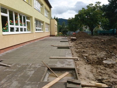 Oprava pošk. kanalizácie a úprava dvora - ZŠ Komenského Revúca